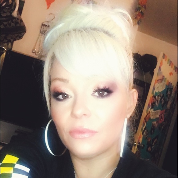 Meet your Posher, Apryl - Picture 9 of 16